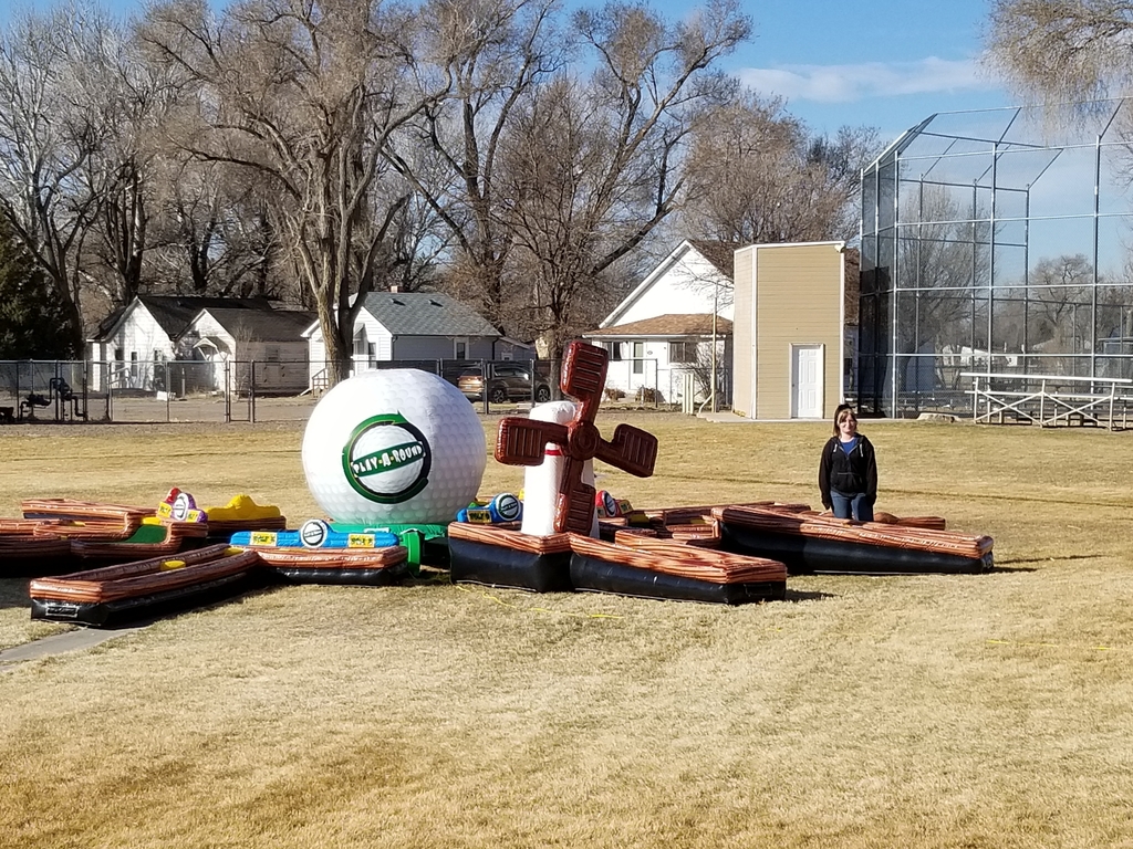 Inflatable putt course